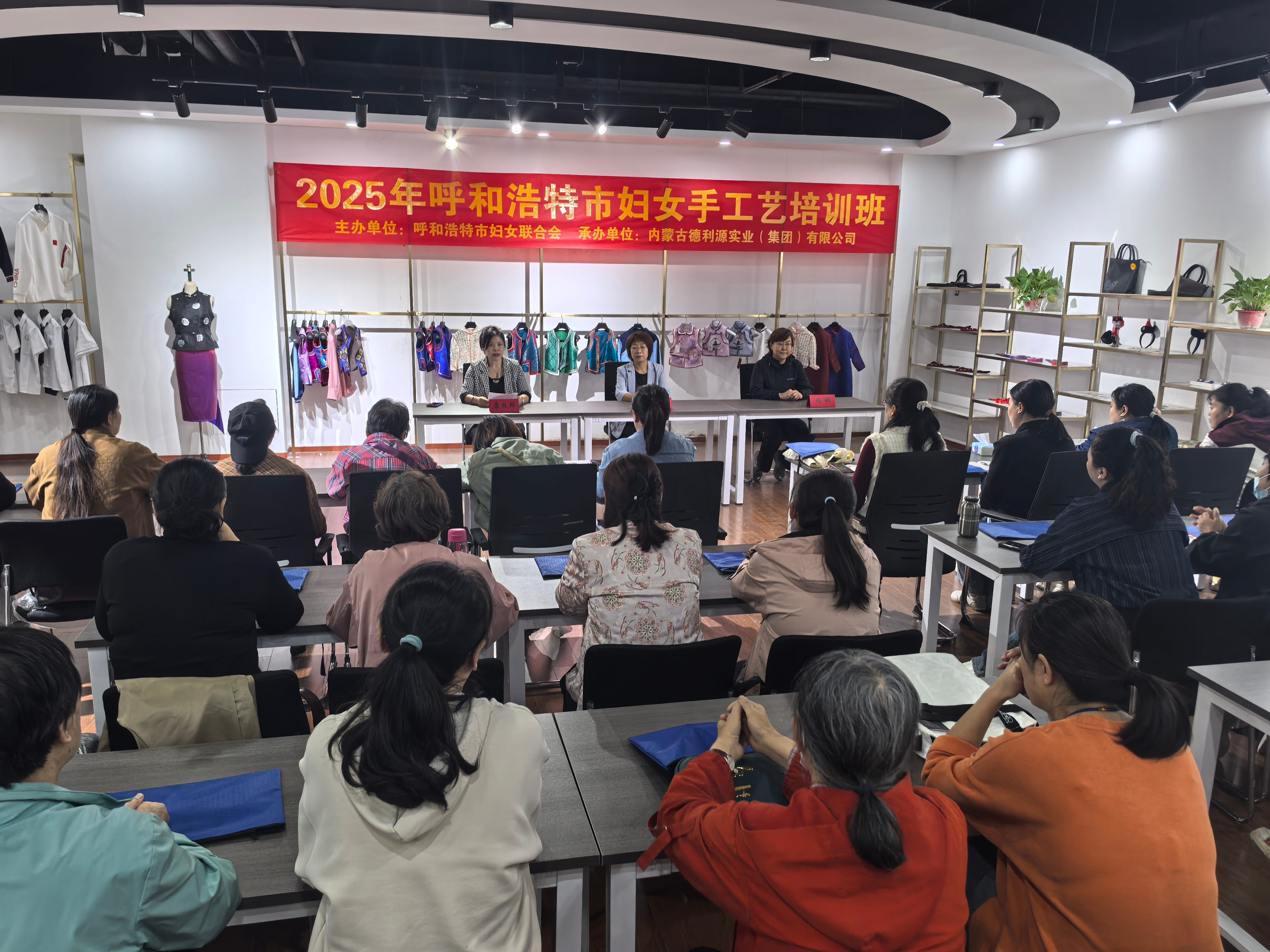 家门口学技能，灵活就业有门路！2025年呼和浩特市妇联妇女手工艺培训圆满完成